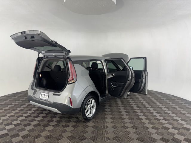 2023 Kia Soul LX photo 16