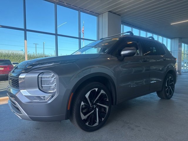 2022 Mitsubishi Outlander SEL photo 2