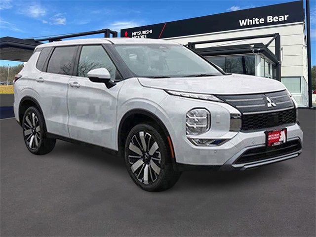 2025 Mitsubishi Outlander SE's photo