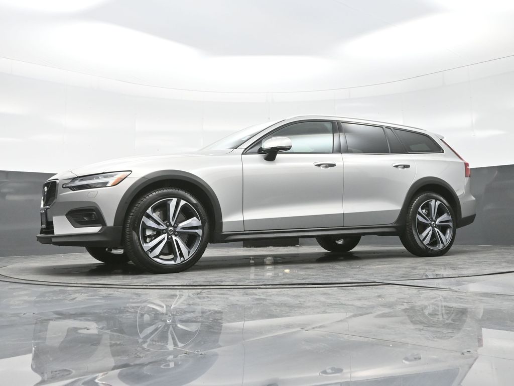 2025 Volvo V60 Cross Country B5 Plus photo 21
