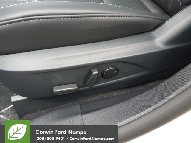 2025 Ford Mustang Mach-E Premium photo 12