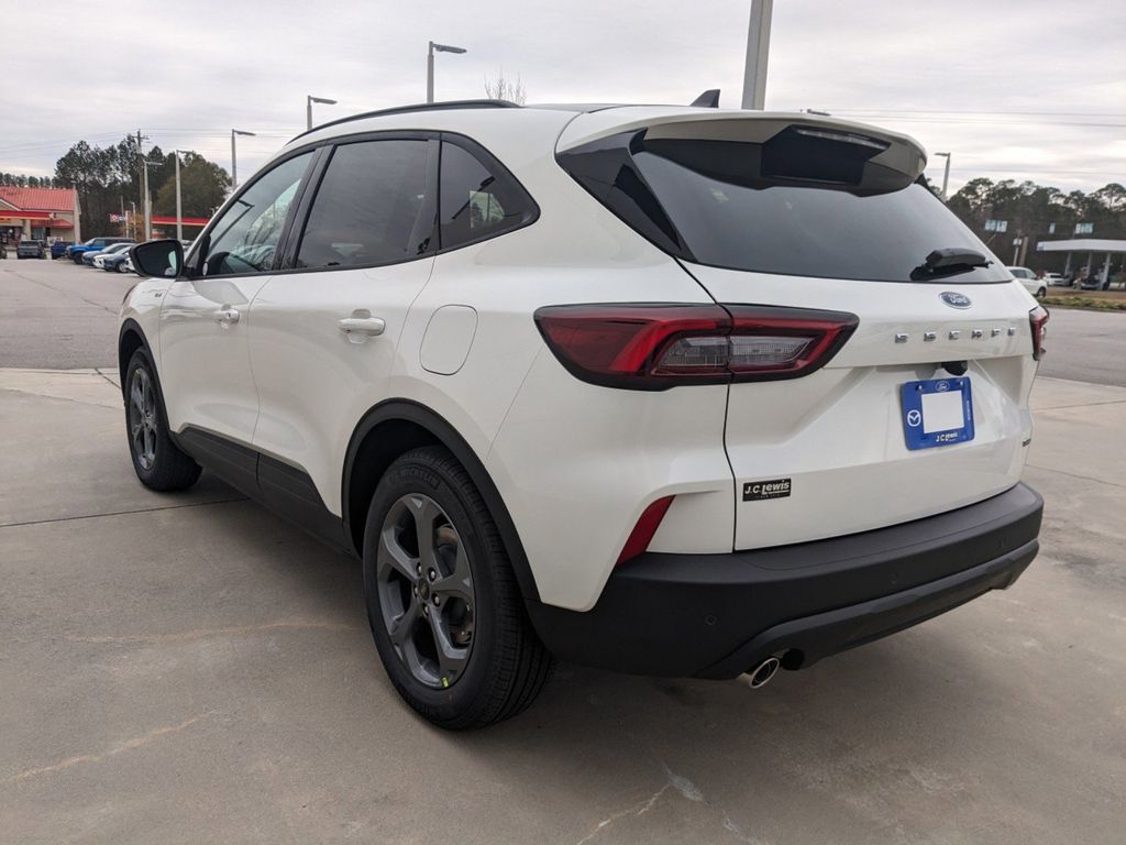 2025 Ford Escape ST-Line photo 2