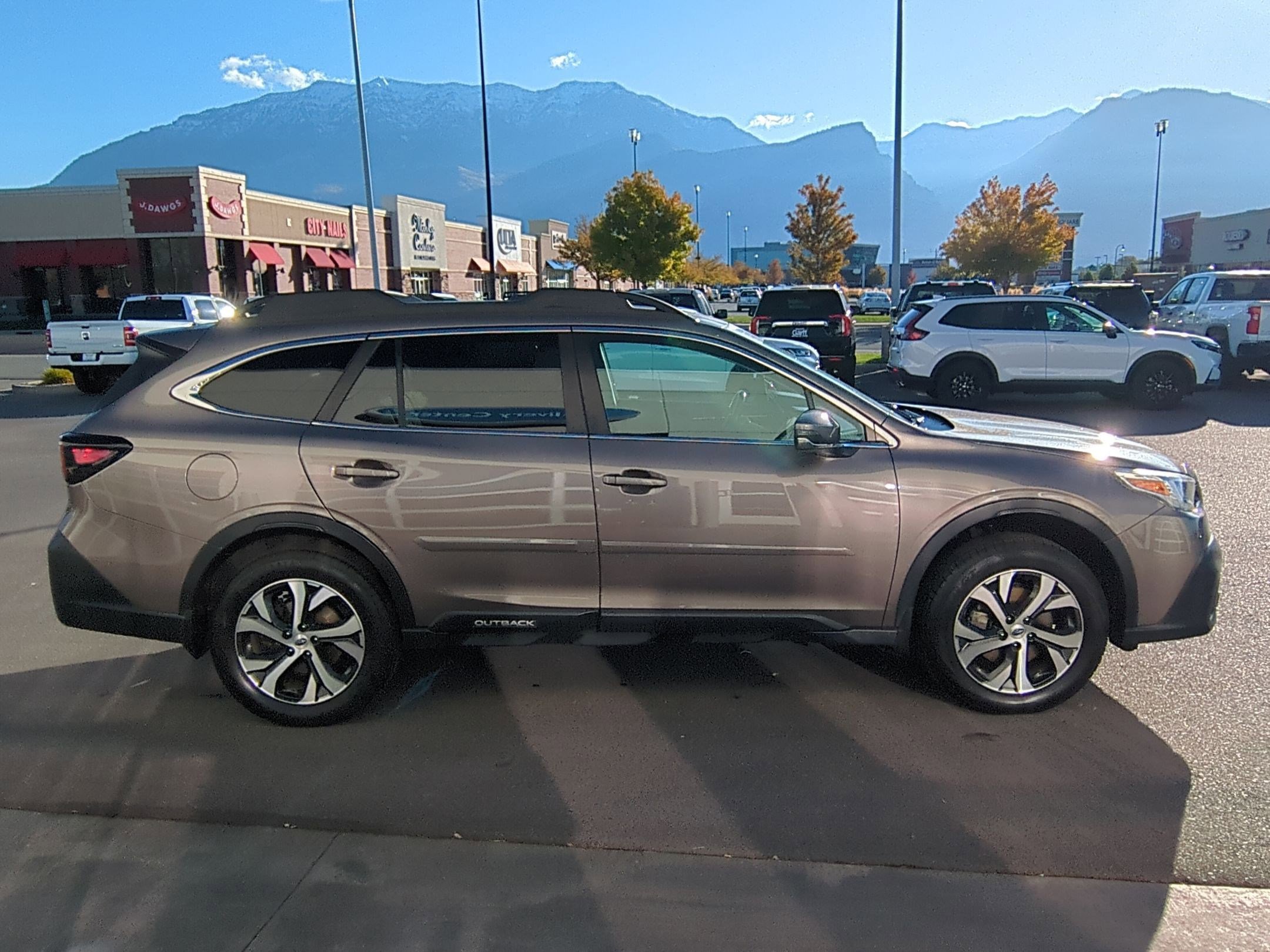 2022 Subaru Outback Limited photo 2