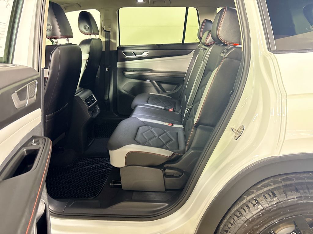 2024 Volkswagen Atlas Peak Edition SE Technology photo 20