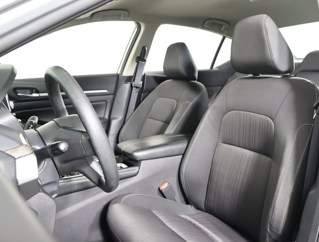 2023 Nissan Altima 2.5 SV photo 7