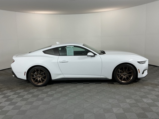 2025 Ford Mustang EcoBoost Premium photo 4