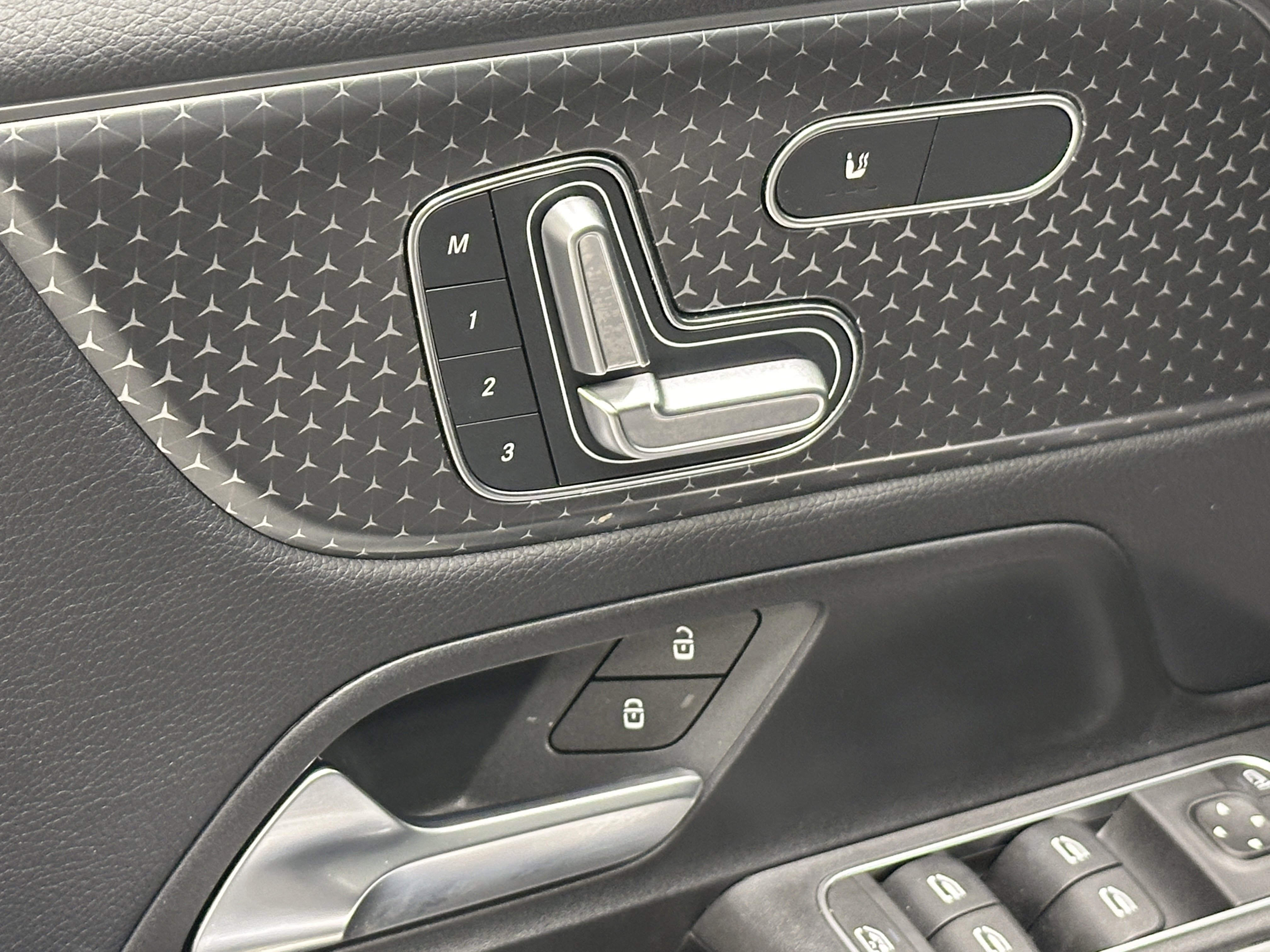 2024 Mercedes Benz GLB 250 photo 10
