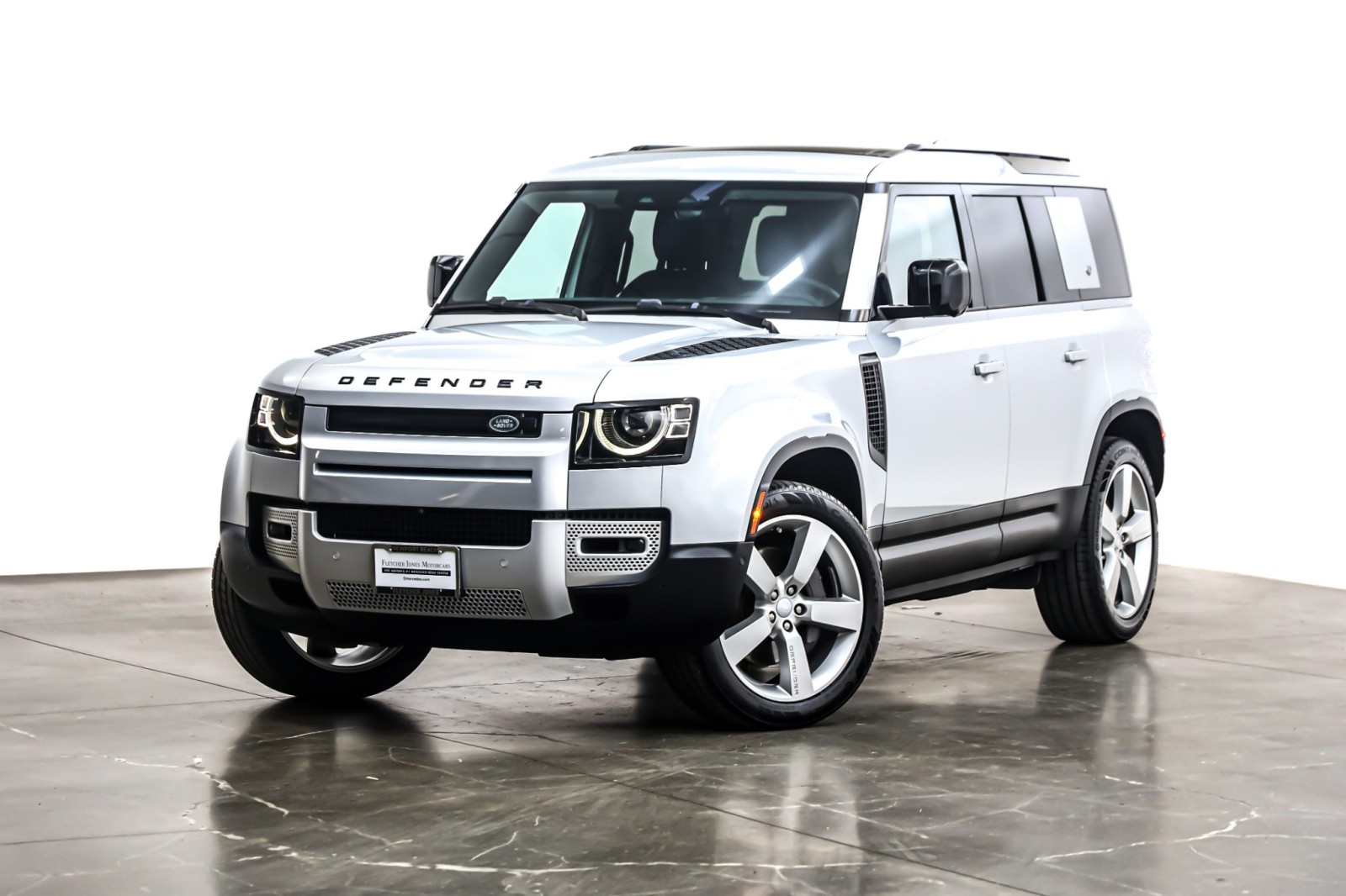 2023 Land Rover Defender SE's photo