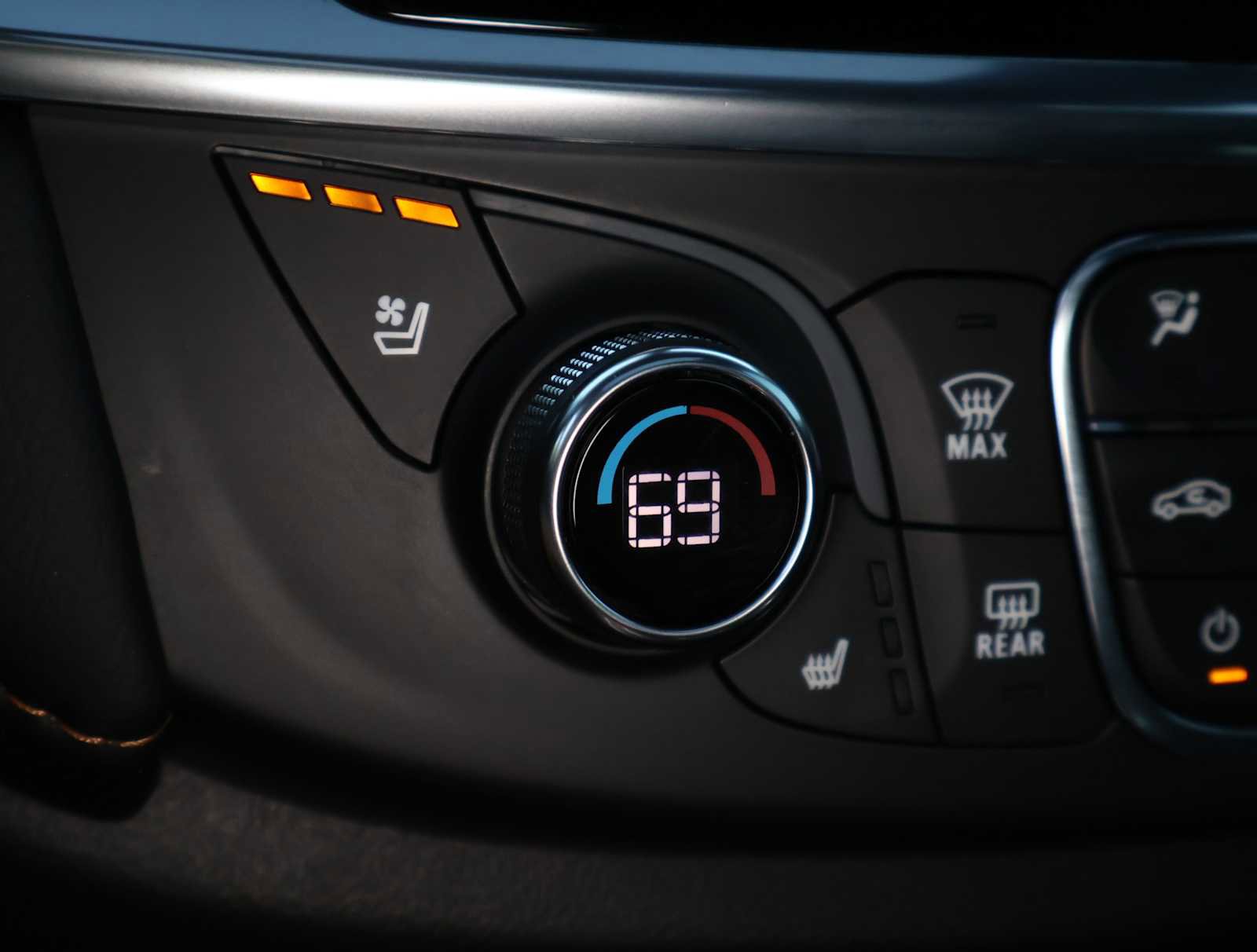 2021 Chevrolet Traverse Premier photo 3