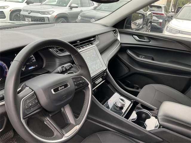 2023 Jeep Grand Cherokee Laredo photo 11