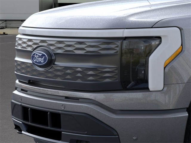 2025 Ford F-150 Lightning Lariat photo 17
