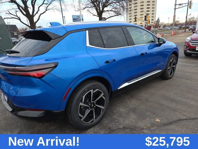 2025 Chevrolet Equinox LT photo 3