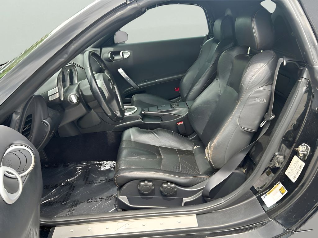 2004 Nissan 350Z Touring photo 9