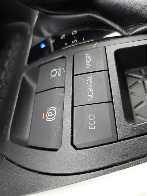 2022 Toyota RAV4 LE photo 24