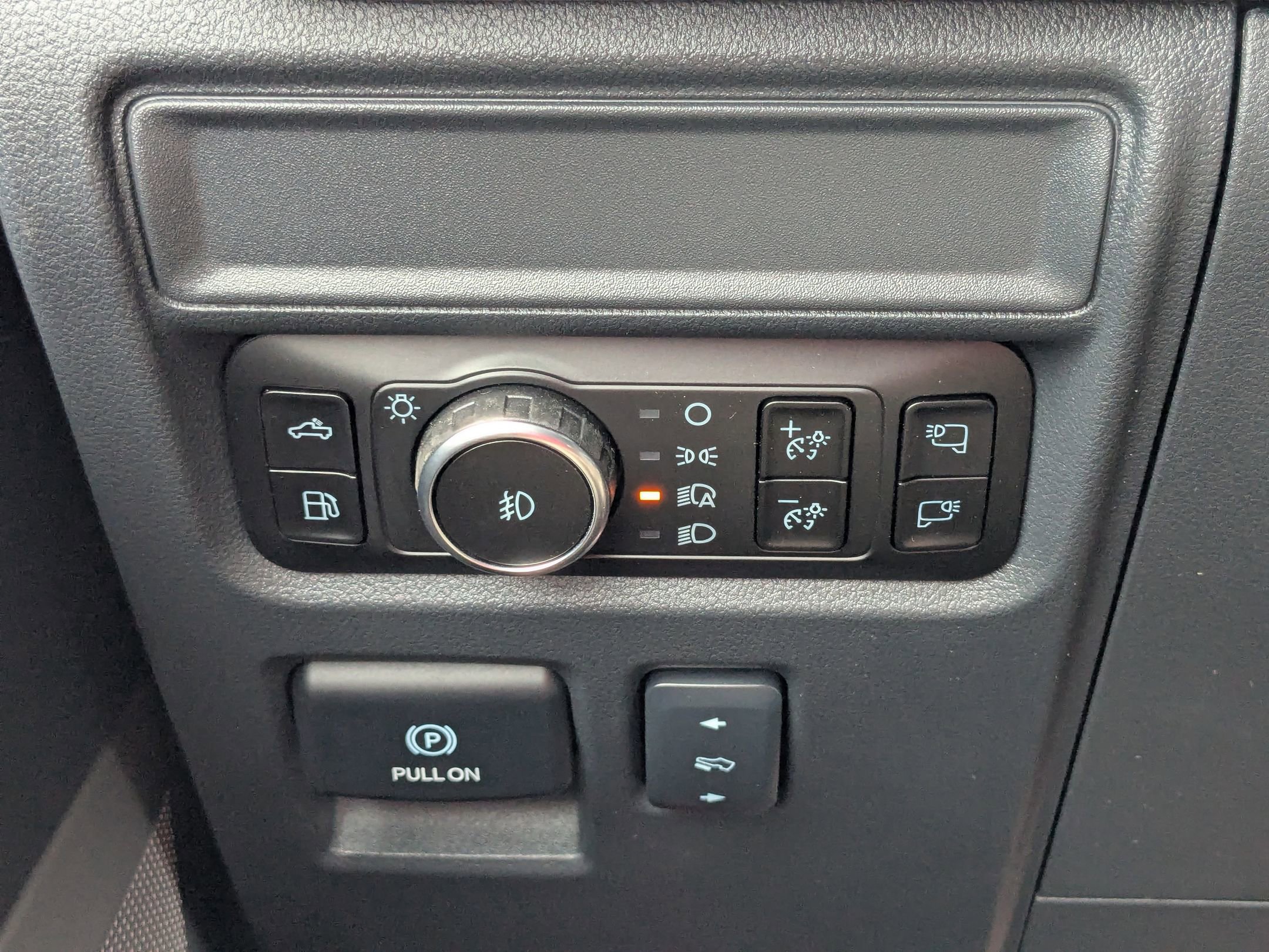 2025 Ford F-150 Lariat photo 18