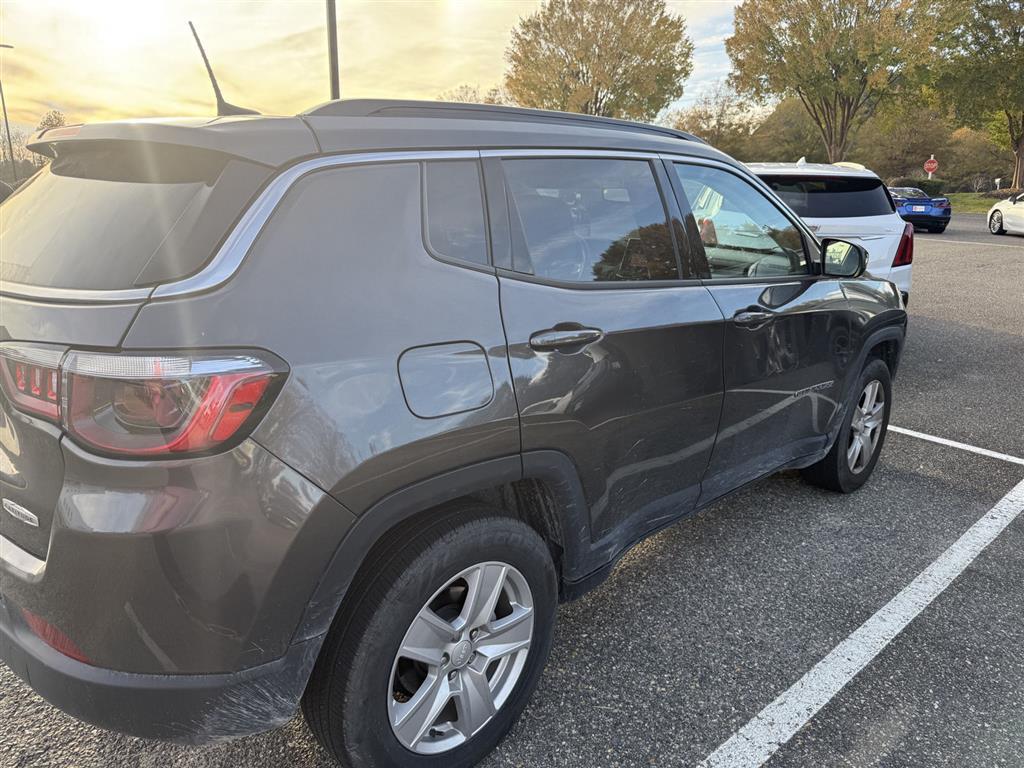 2022 Jeep Compass Latitude photo 2