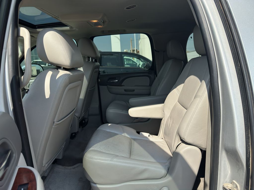 2011 Chevrolet Suburban 1500 LTZ photo 8