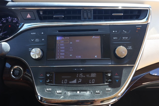 2013 Toyota Avalon XLE photo 28