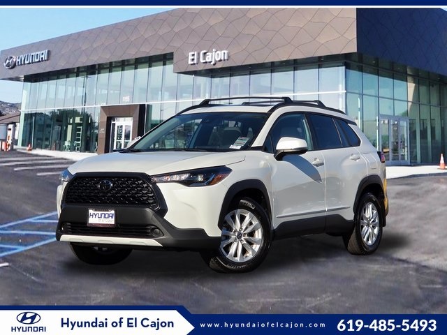 2022 Toyota Corolla Cross LE's photo