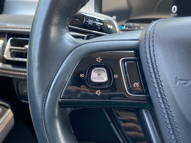 2022 Lincoln Aviator Standard photo 20