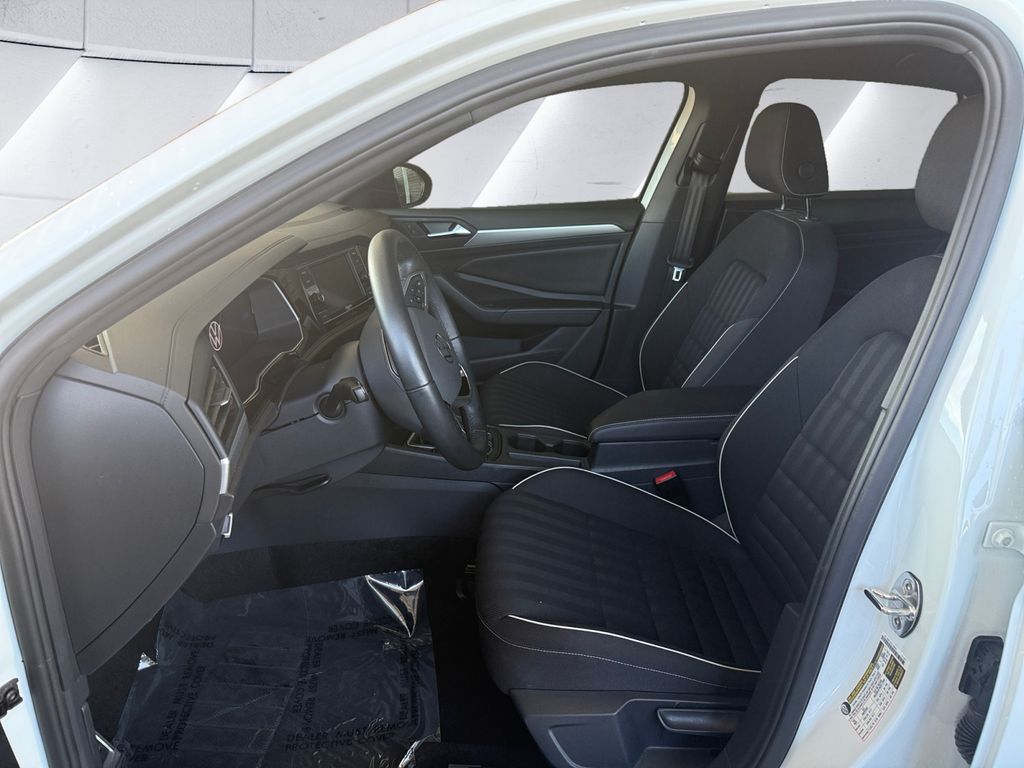 2024 Volkswagen Jetta 1.5T Sport photo 7