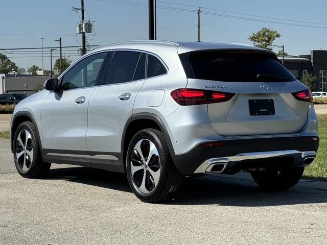 2025 Mercedes Benz GLA 250 photo 2