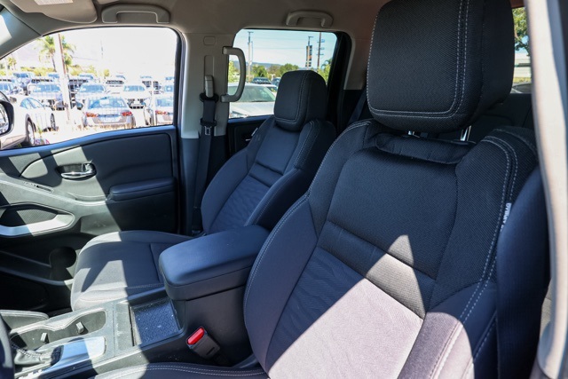 2024 Nissan Frontier SV photo 14