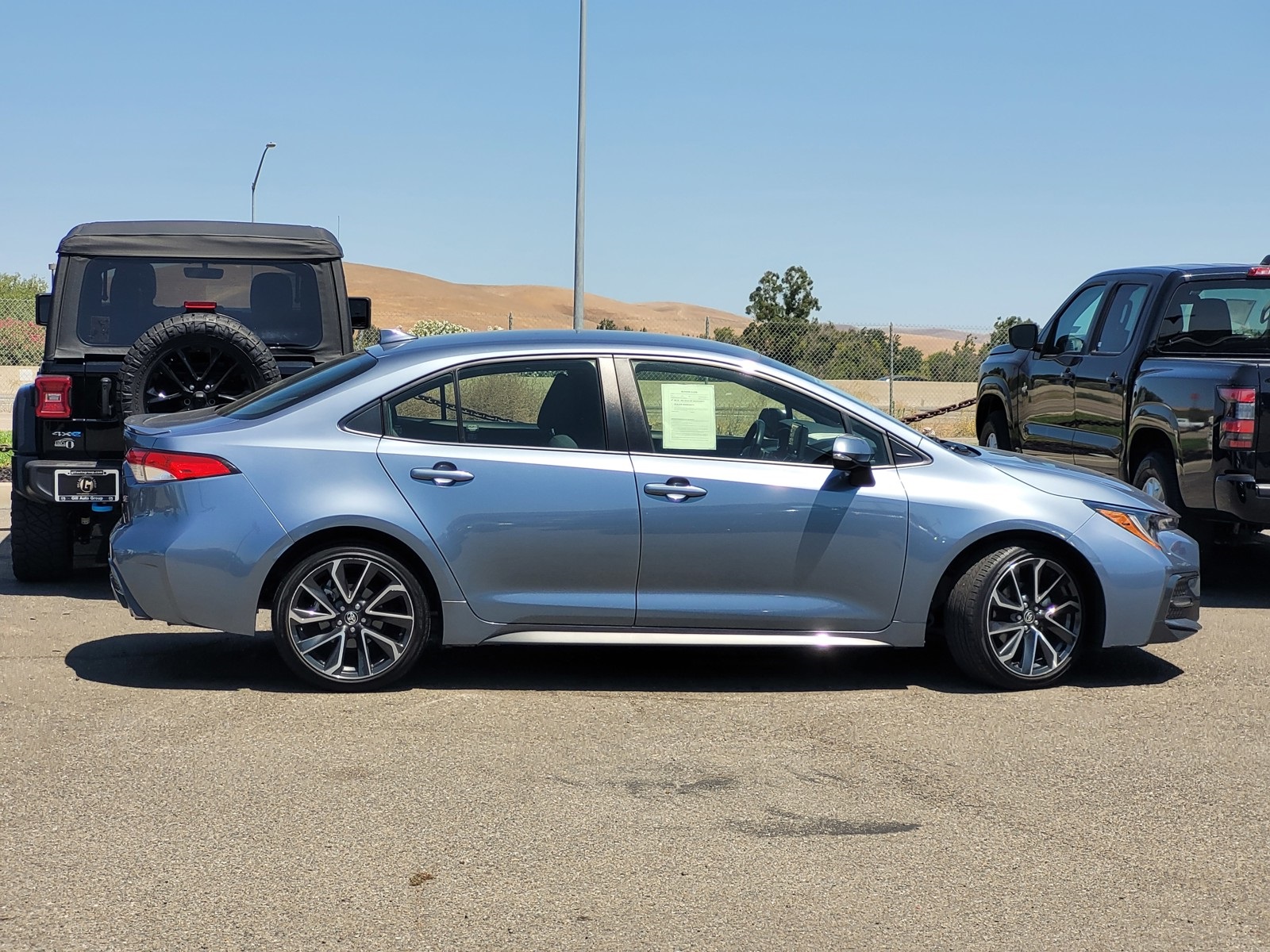 2022 Toyota Corolla SE photo 3