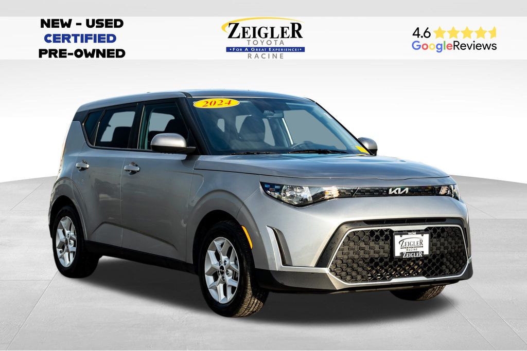 2024 Kia Soul LX's photo