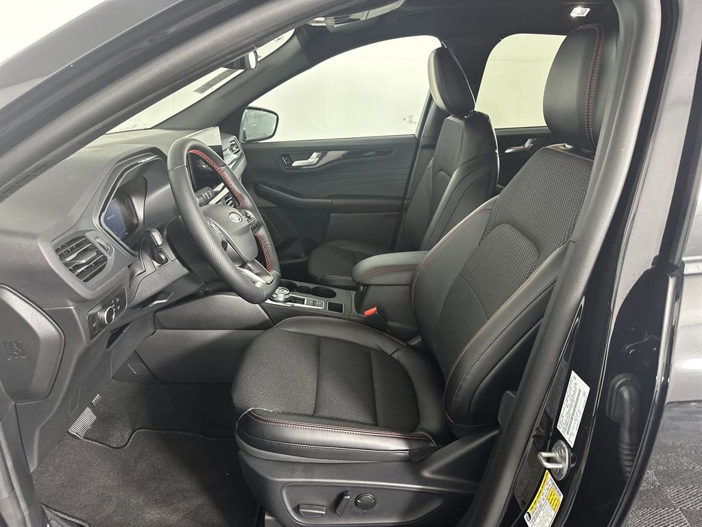 2025 Ford Escape ST-Line photo 5