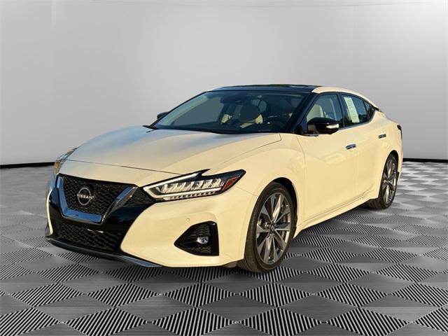 2023 Nissan Maxima Platinum's photo