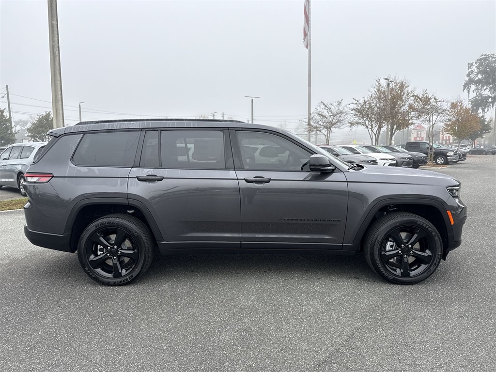 2025 Jeep Grand Cherokee Altitude X photo 2