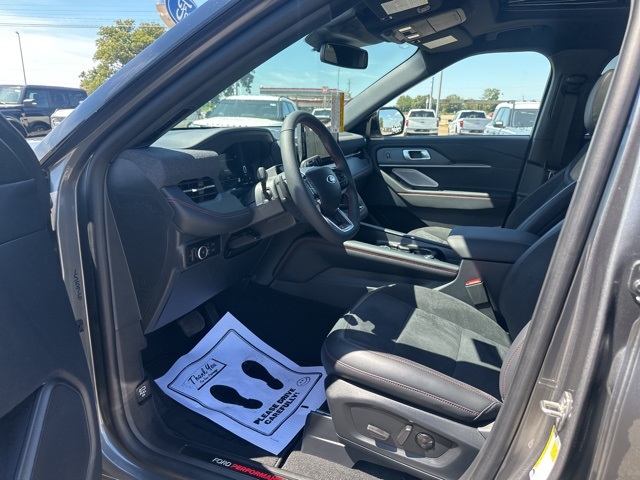 2025 Ford Explorer ST photo 27