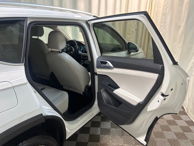 2025 Volkswagen Taos SE photo 27