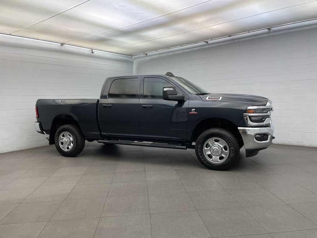 2025 Ram 2500 Tradesman photo 2