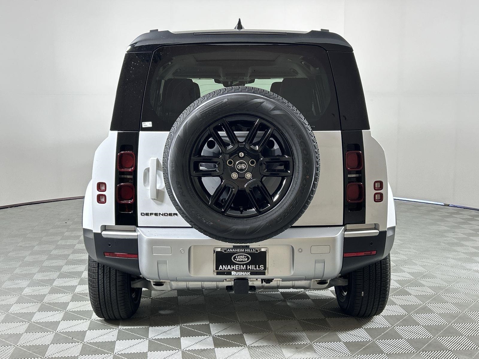 2025 Land Rover Defender 110 S photo 4