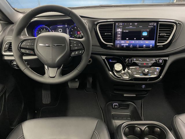 2026 Chrysler Pacifica photo 4