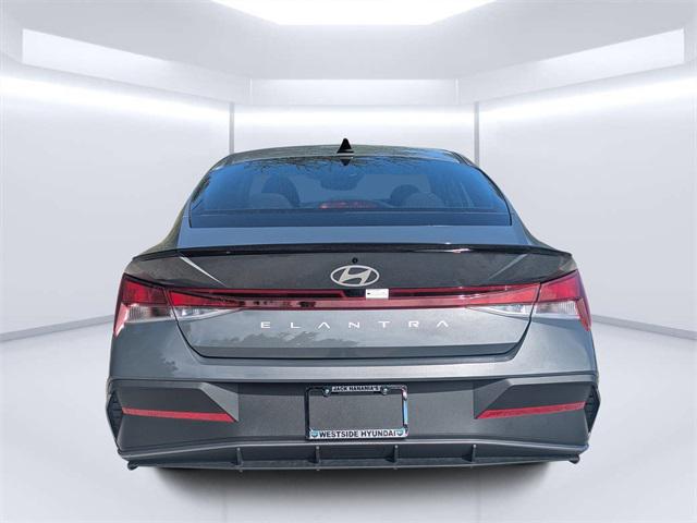 2025 Hyundai Elantra SEL Sport photo 4