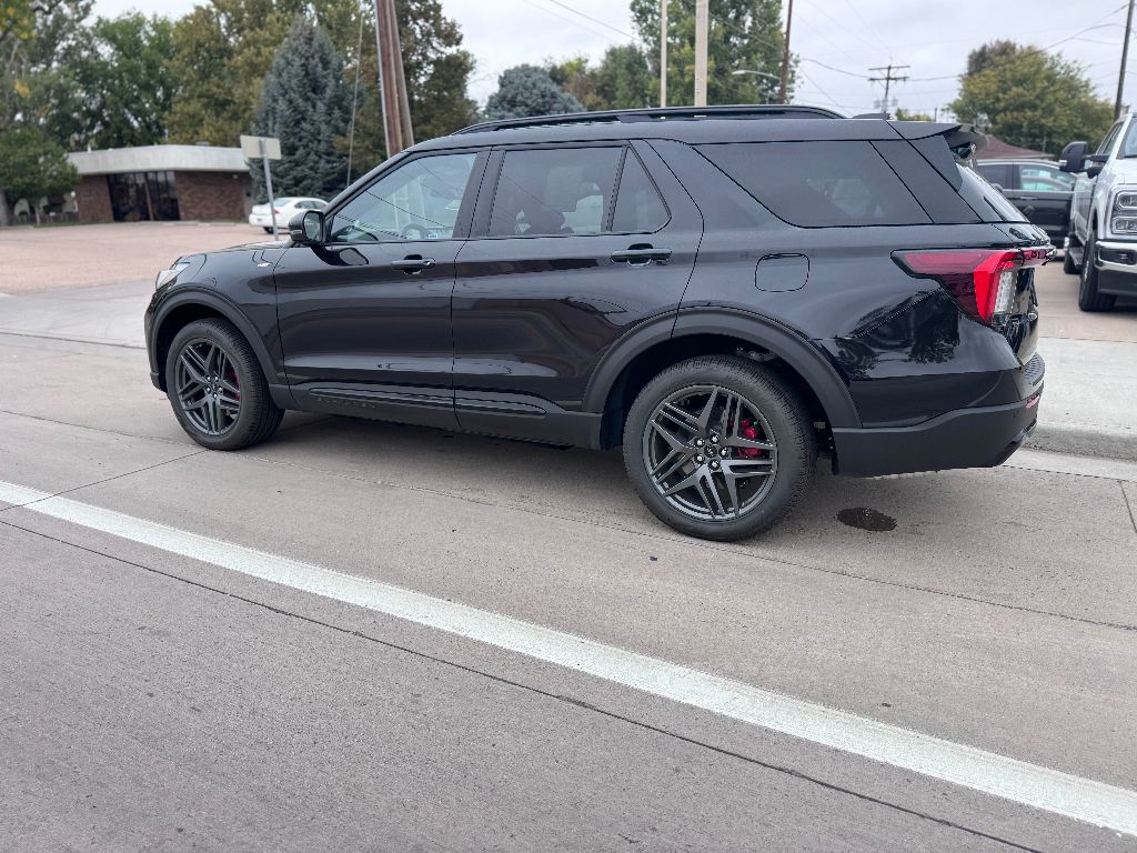 2025 Ford Explorer ST-Line photo 3