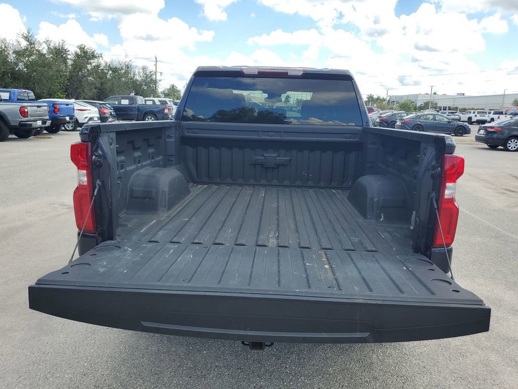 2022 Chevrolet Silverado RST photo 22