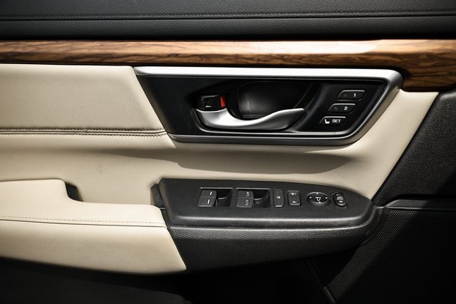 2022 Honda CR-V Hybrid Touring photo 14