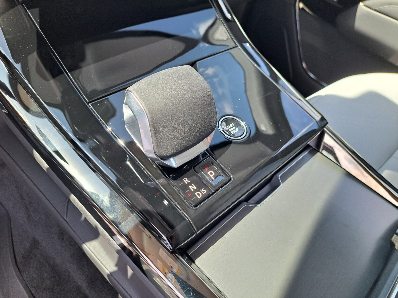 2025 Land Rover Range Rover Sport SE photo 12