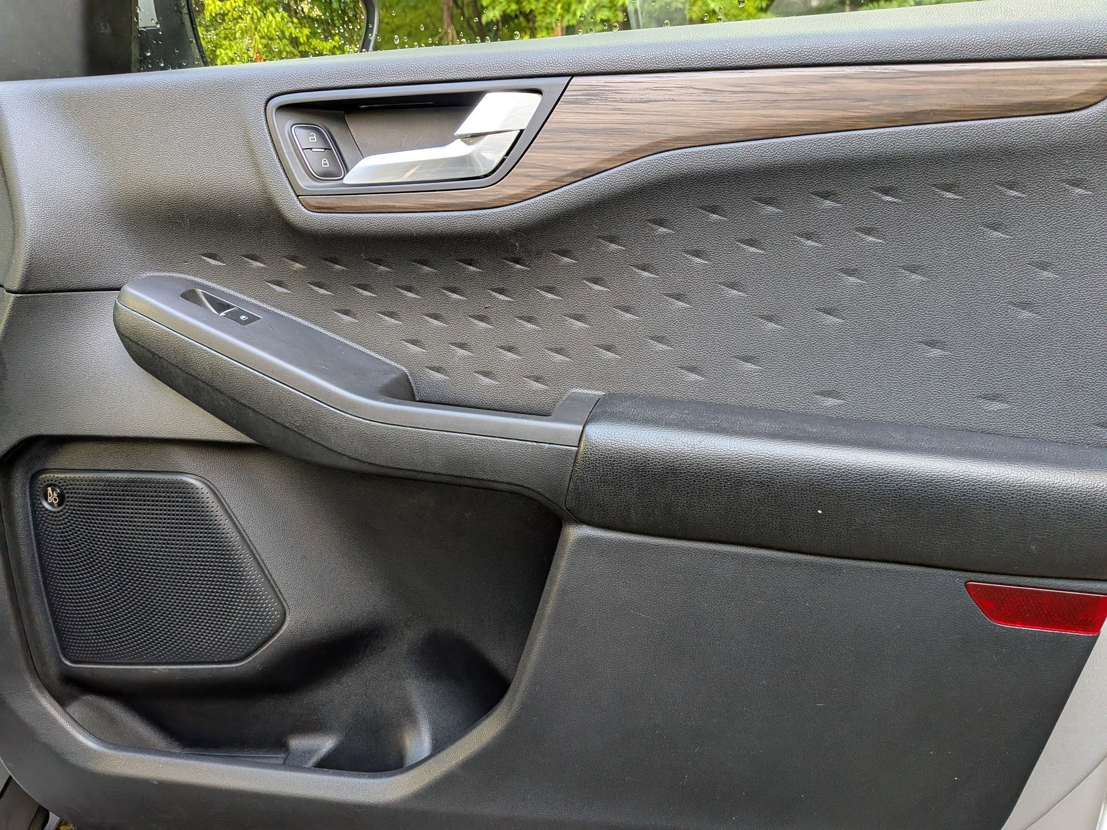 2020 Ford Escape Titanium photo 32
