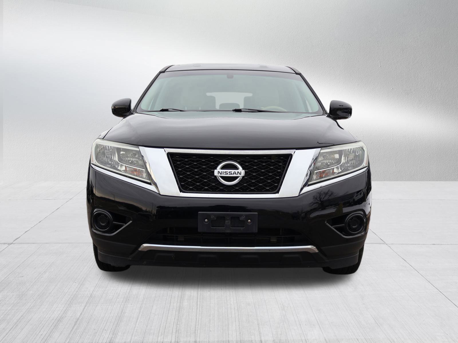 2014 Nissan Pathfinder S photo 2