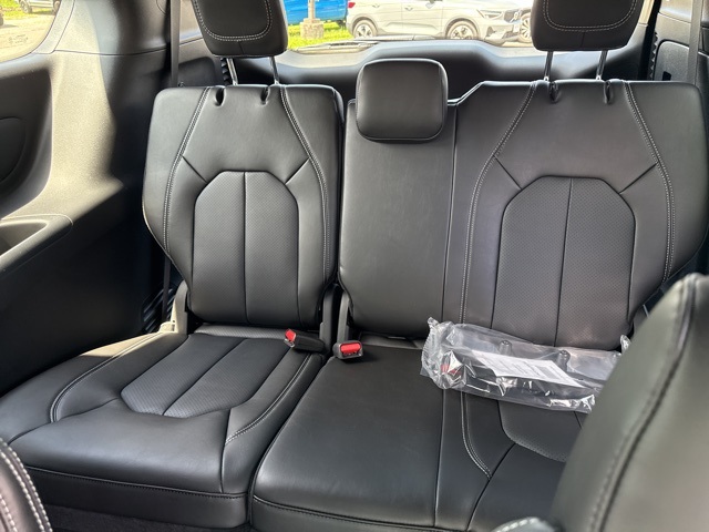 2025 Chrysler Voyager LX photo 16