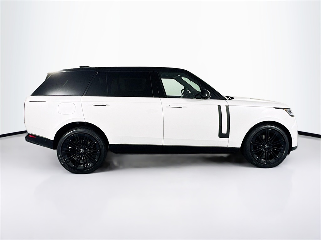 2025 Land Rover Range Rover SE photo 4