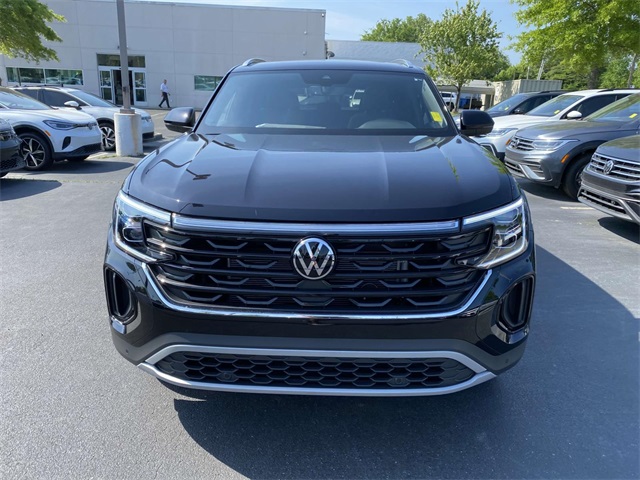 2025 Volkswagen Atlas Cross Sport SE Technology photo 2