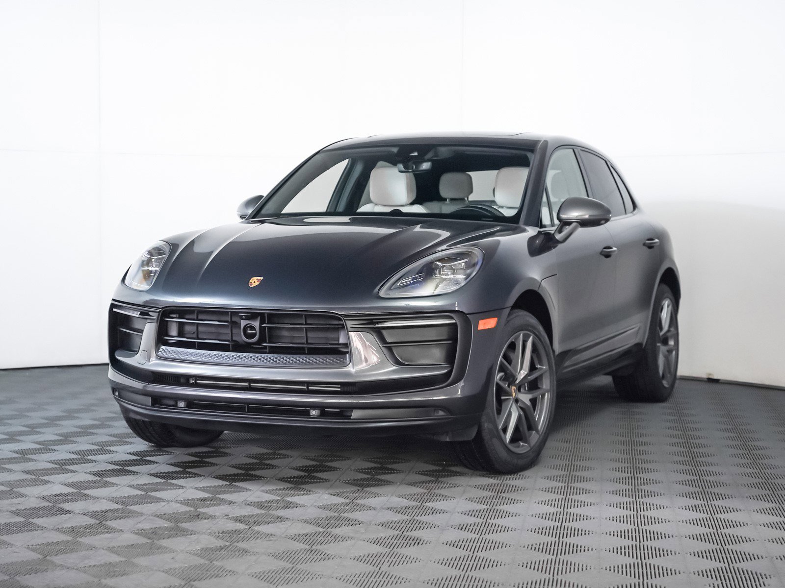 2024 Porsche Macan T's photo