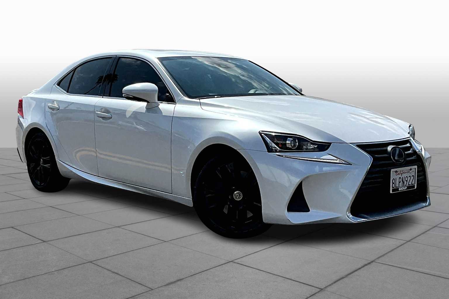 2019 Lexus IS 300 photo 2