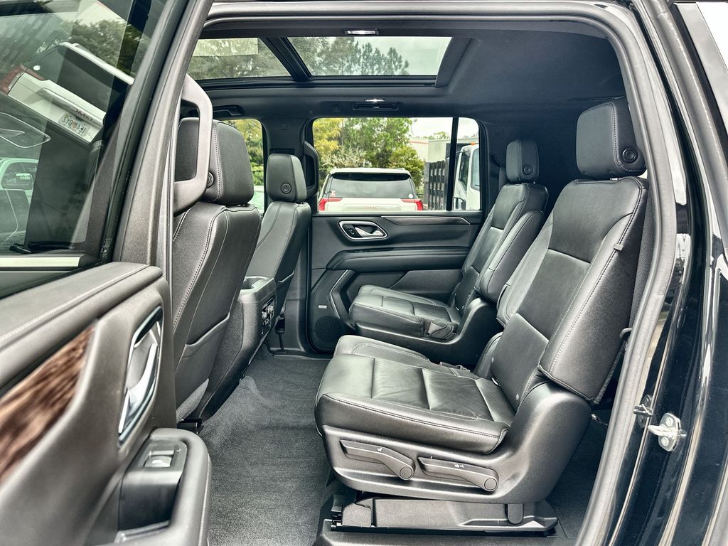 2021 Chevrolet Suburban LT photo 24